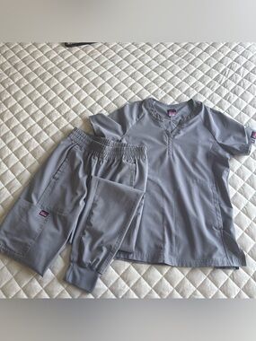 Gray Koi Lite Scrub Set